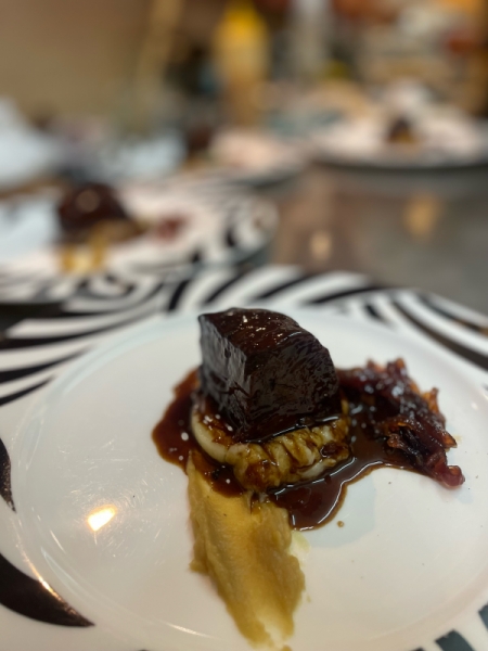 牛スネ肉の赤ワイン煮